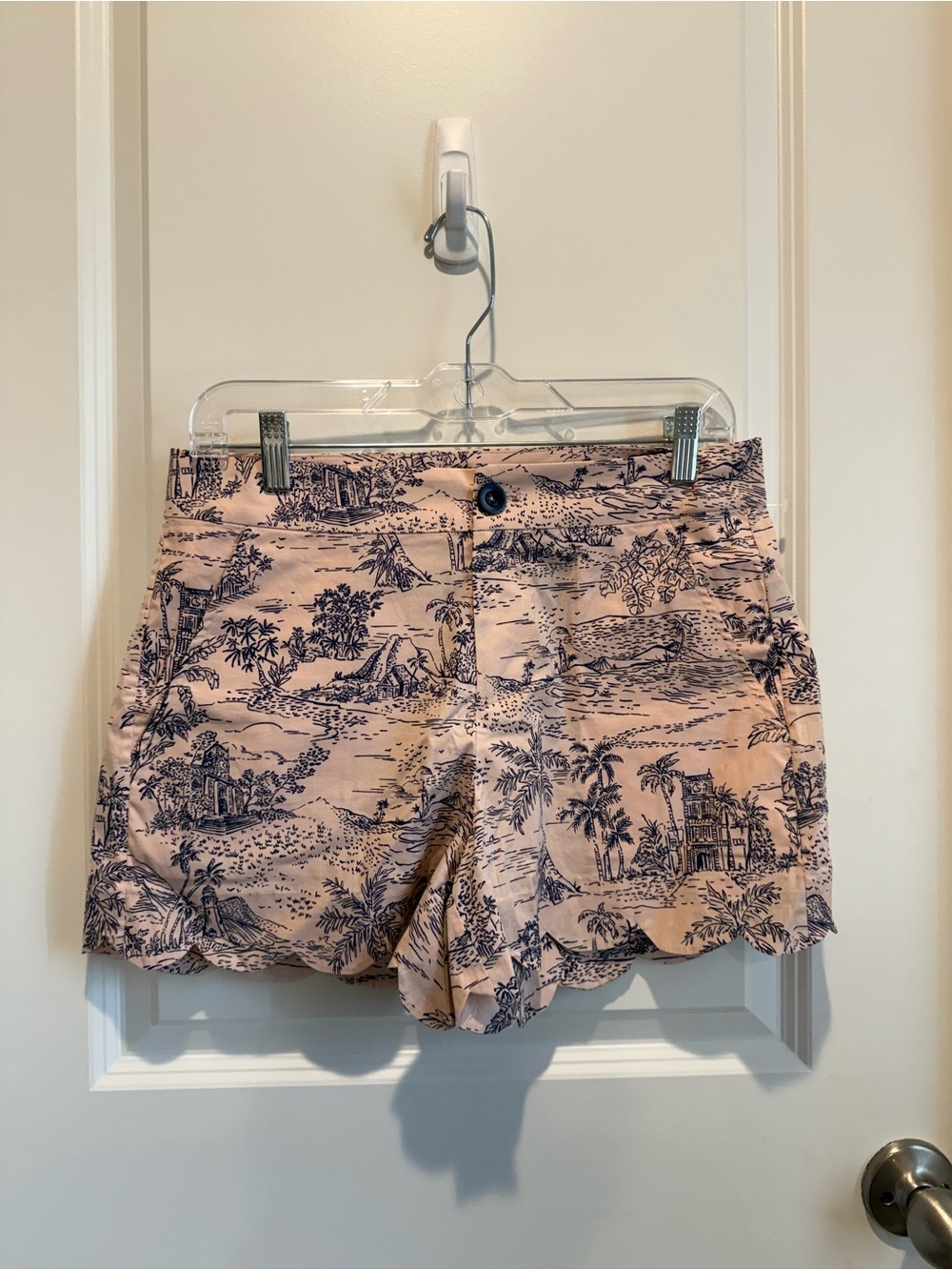Tori Richard Pink Tropical Scenic Scallop Hem Shorts Women’s Size 4